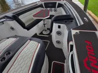 Fountain Center Console 38 scx