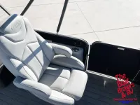 Manitou Oasis shp 25'