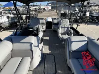 Manitou Oasis shp 25'