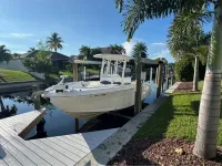 Robalo R242 