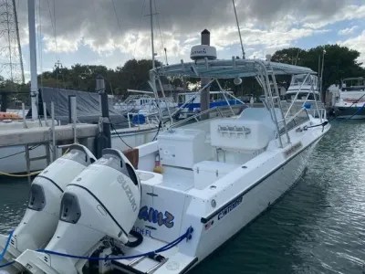 Contender 35 Express 