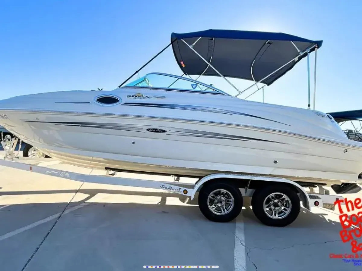 Sun Ray 240 sundeck deck boat 