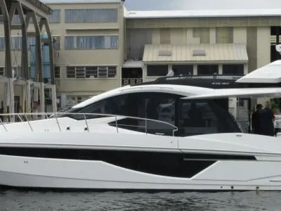Galeon 470 sky 