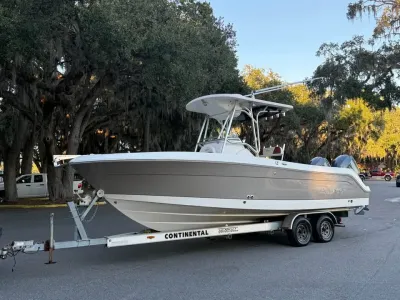Robalo R240 
