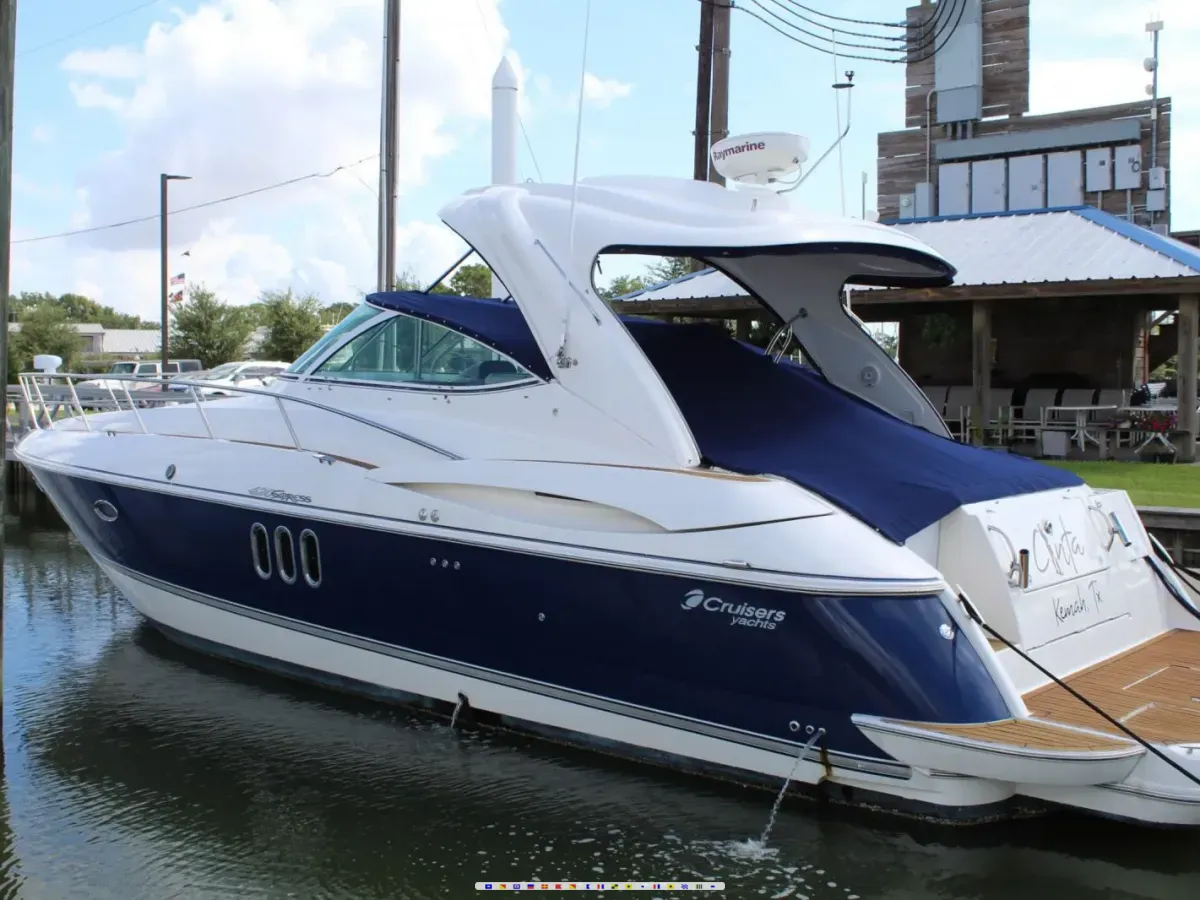 Cruisers 420 Express 