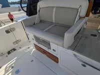 Boston Whaler 350 Realm