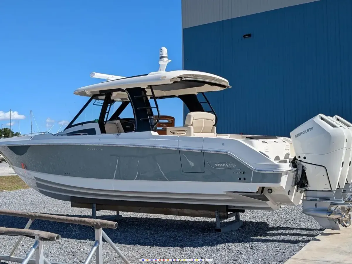 Boston Whaler 350 Realm 