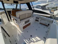 Boston Whaler 350 Realm