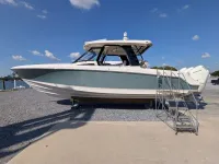 Boston Whaler 350 Realm