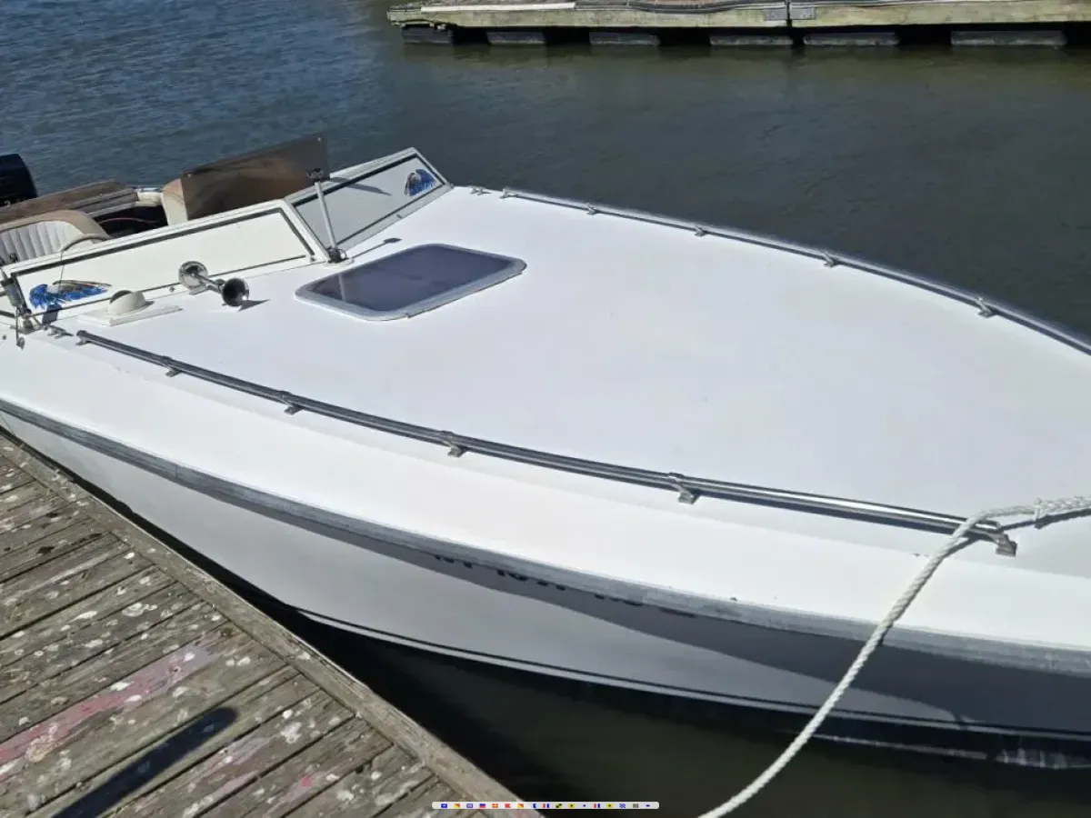 Seahawk 1988 Seahawk 26ft 2.4L twin outboard   