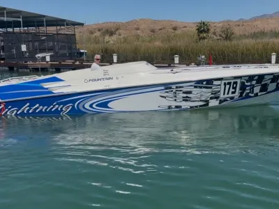 Fountain 38’ Lightning  