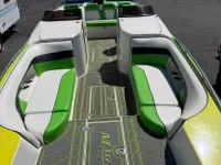 Magic 28 Deck Boat