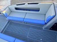 Domn8er Deck boat