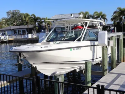 Boston Whaler 270 Vantage 