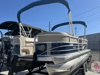 Tracker Party barge 20 dlx 
