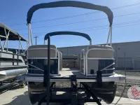 Tracker Party barge 20 dlx 