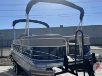 Tracker Party barge 20 dlx 