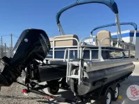 Tracker Party barge 20 dlx 