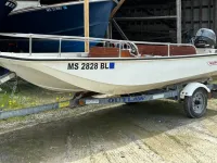 Boston Whaler Sport 
