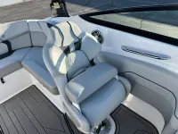 Hurricane Sun Deck 2400 OB