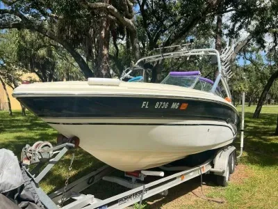 Sea Ray 220 Bow Rider 