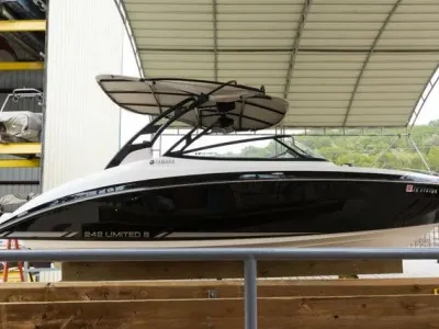 Yamaha 242 Limited E-Series 