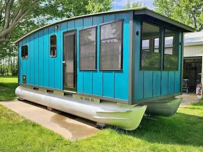 Custom 25 Hadlee Houseboat 