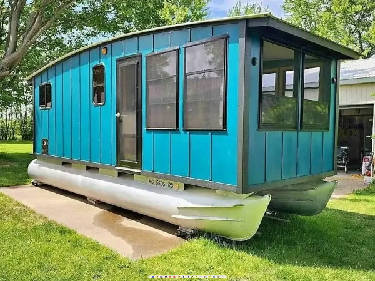Custom 25 Hadlee Houseboat 