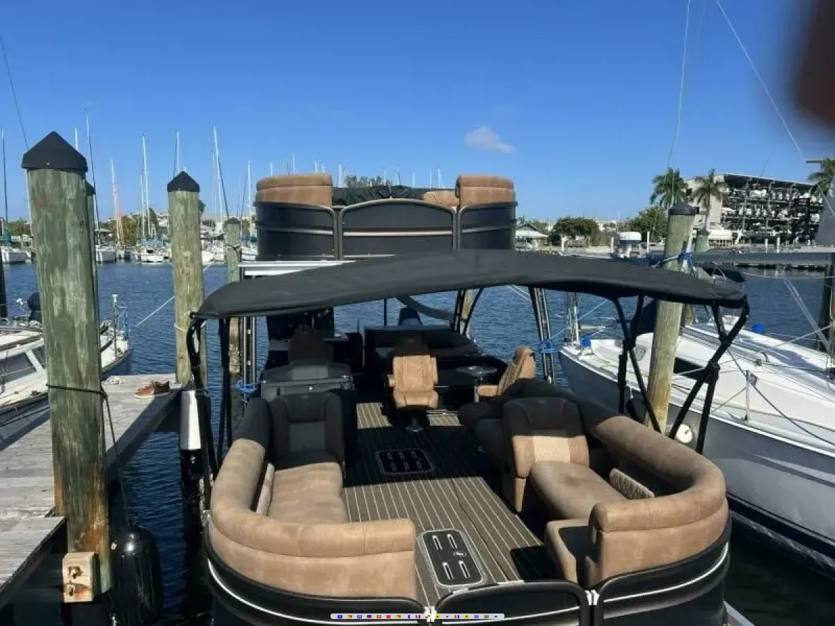 Premier 330 Escalante 