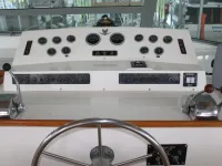 42' Bertram - Helm Station