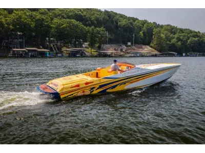 Cigarette Racing Playboy Edition 35 Twin Step 