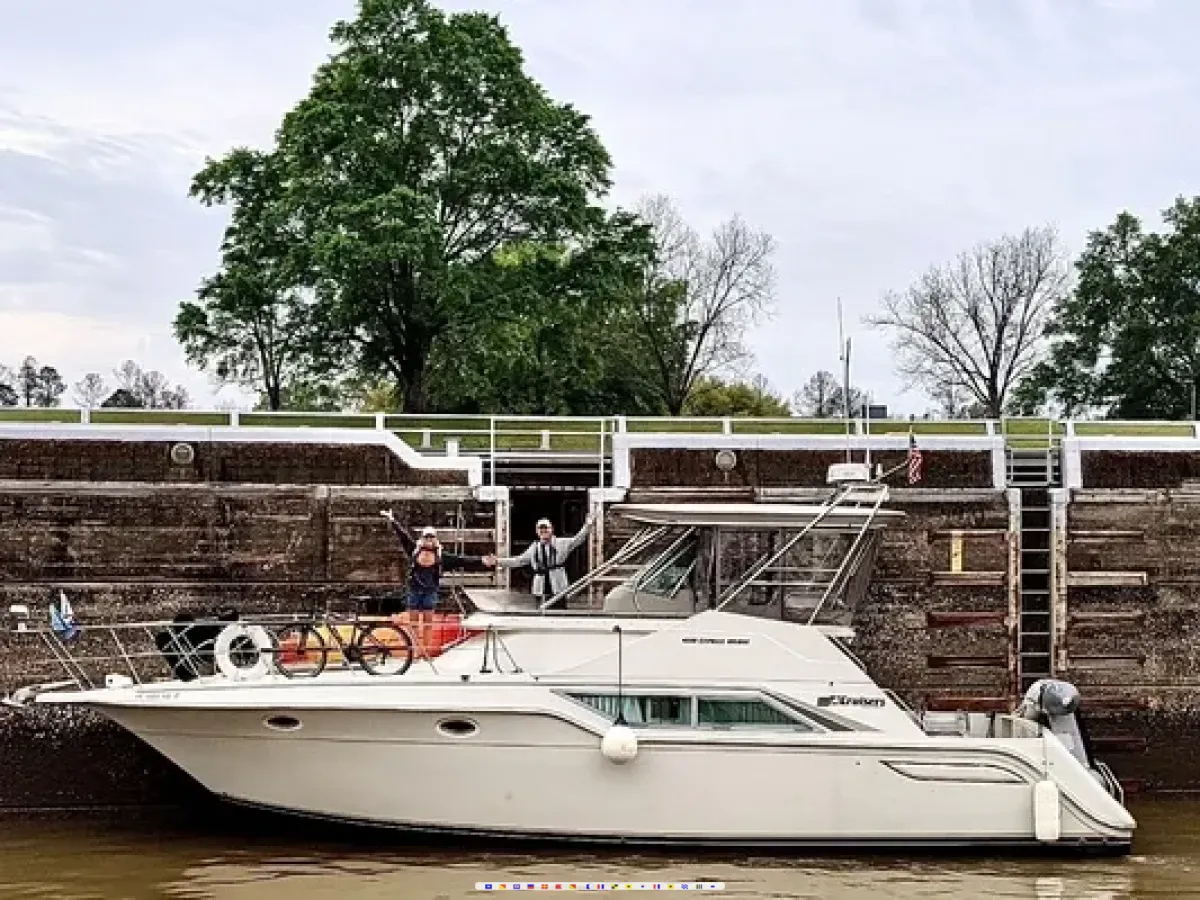 Cruisers Express Bridge 4280 
