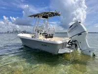 Bulls Bay 2000 center console