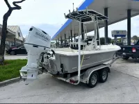 Bulls Bay 2000 center console 