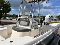 Bulls Bay 2000 center console