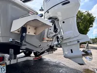Bulls Bay 2000 center console