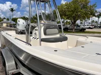 Bulls Bay 2000 center console