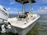 Bulls Bay 2000 center console