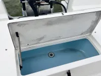 Bulls Bay 2000 center console