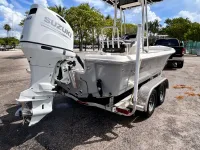 Bulls Bay 2000 center console