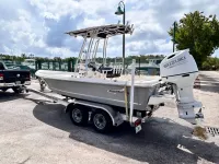 Bulls Bay 2000 center console