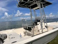 Bulls Bay 2000 center console