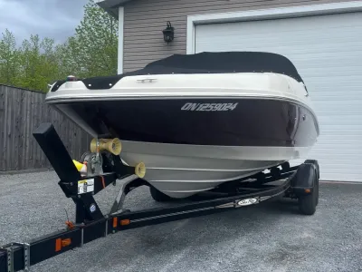 Sea Ray Weekender 210 Select 
