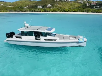 Axopar 37 XC Cross Cabin 