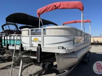 Crest 250 pontoon
