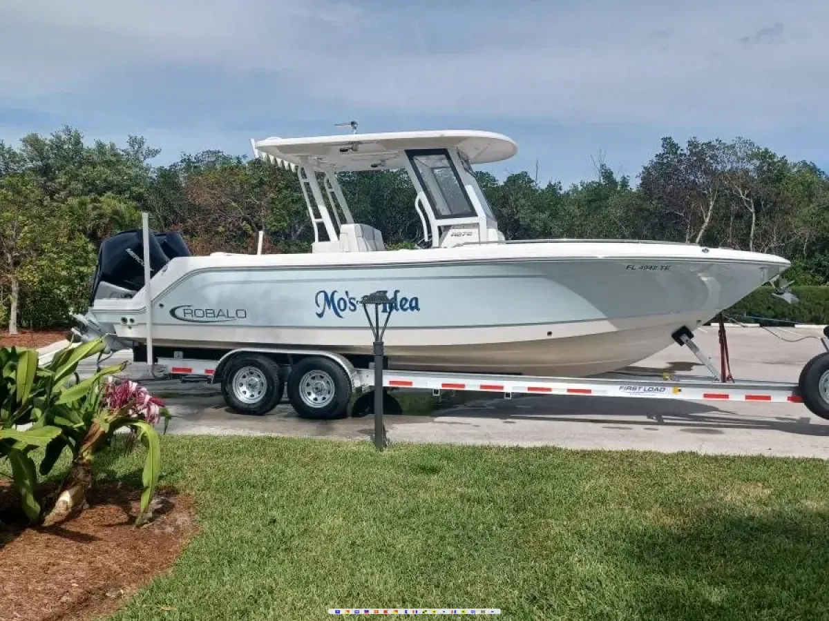 Robalo R272 