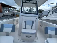 Robalo R272 