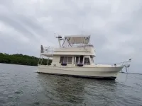 Mainship 400 Trawler 