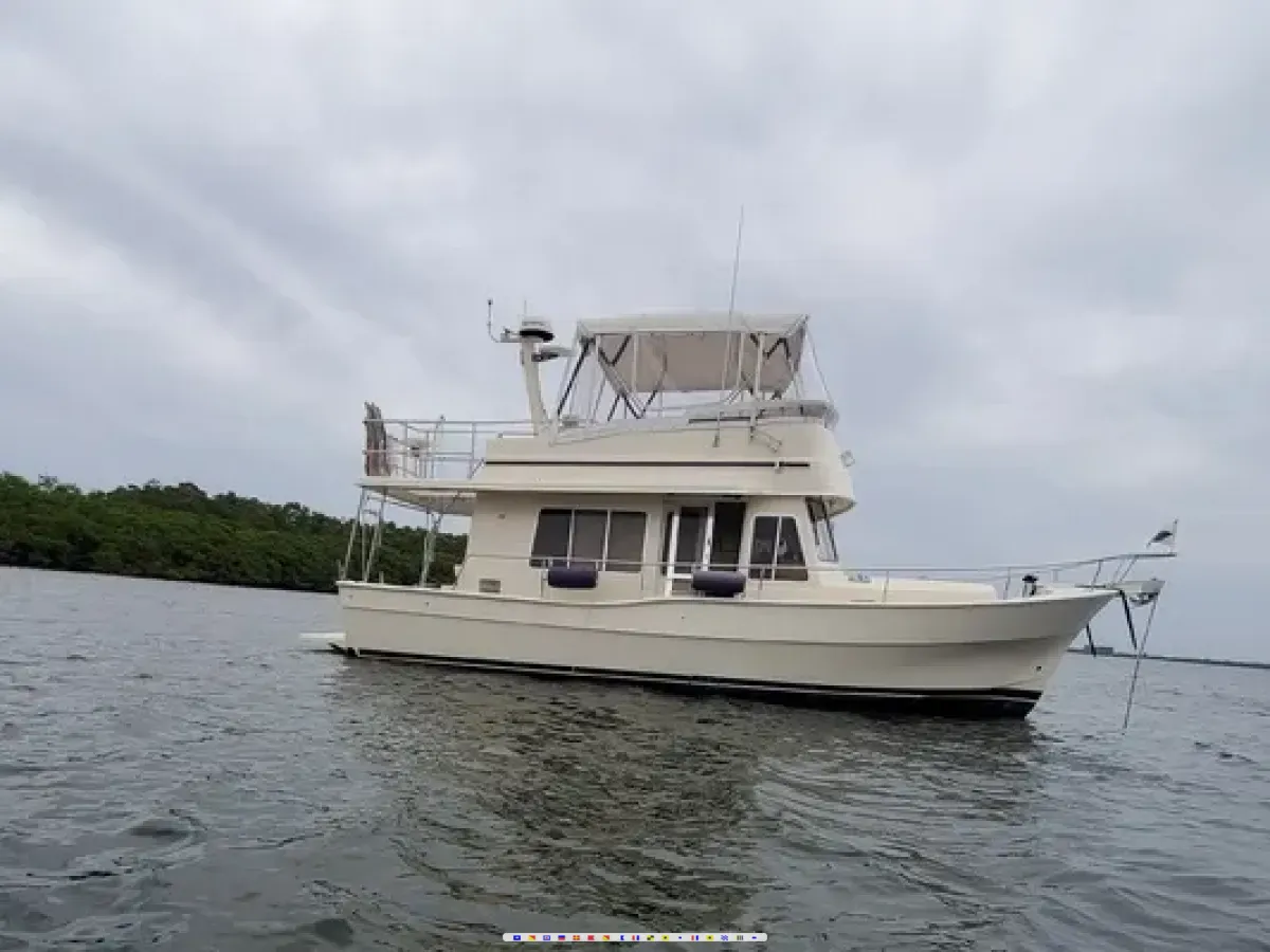 Mainship 400 Trawler 