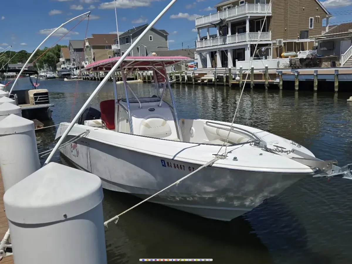 Boston Whaler Outrage 270 